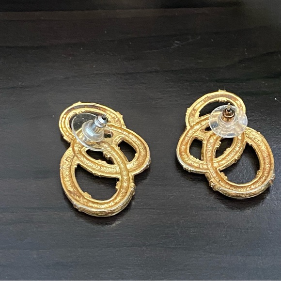 Vintage 80’s AVON Brushed Gold-tone Interlocking Ovals Post Earrings - Picture 6 of 11